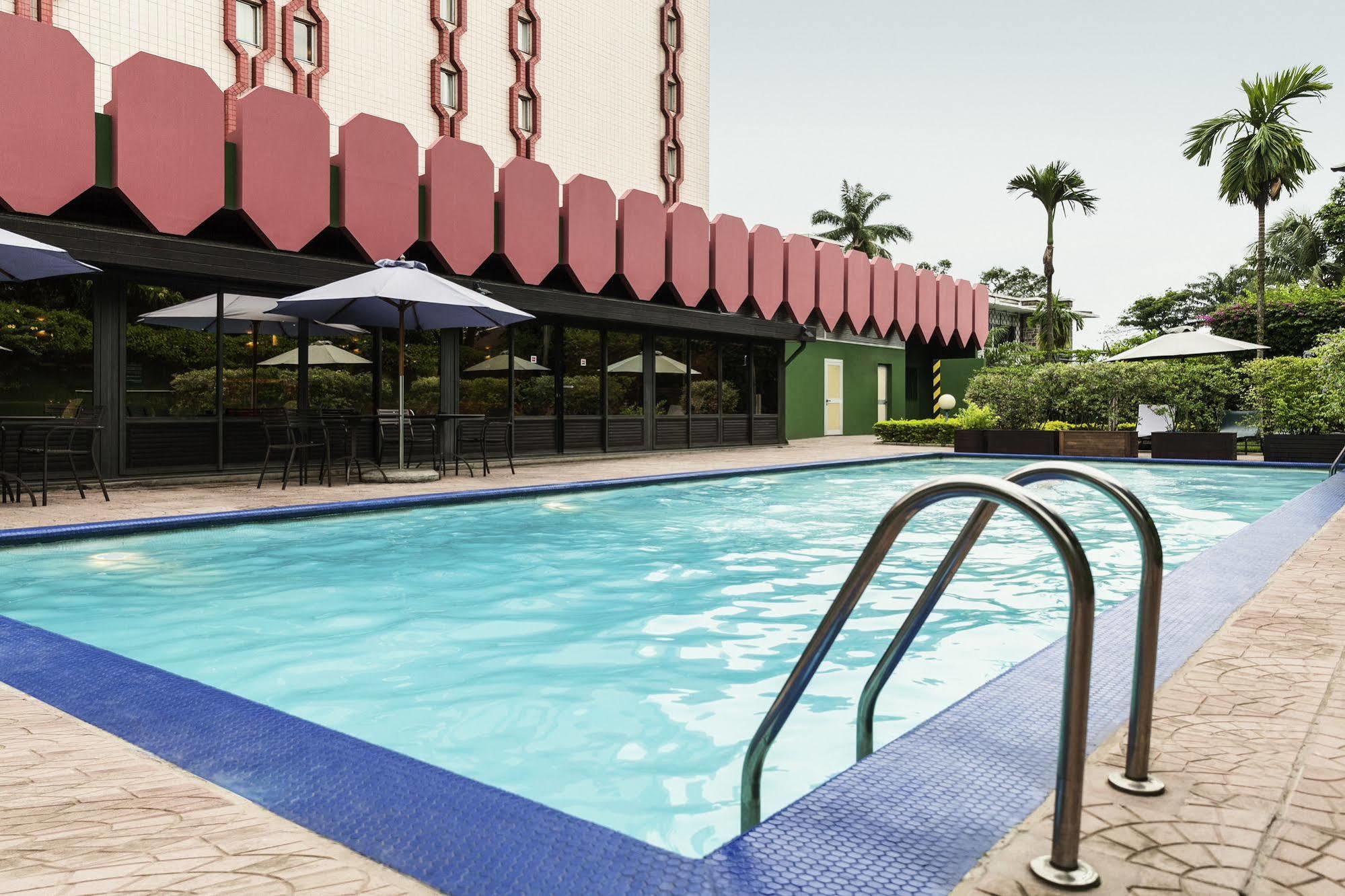 Ibis Douala Hotell Exteriör bild