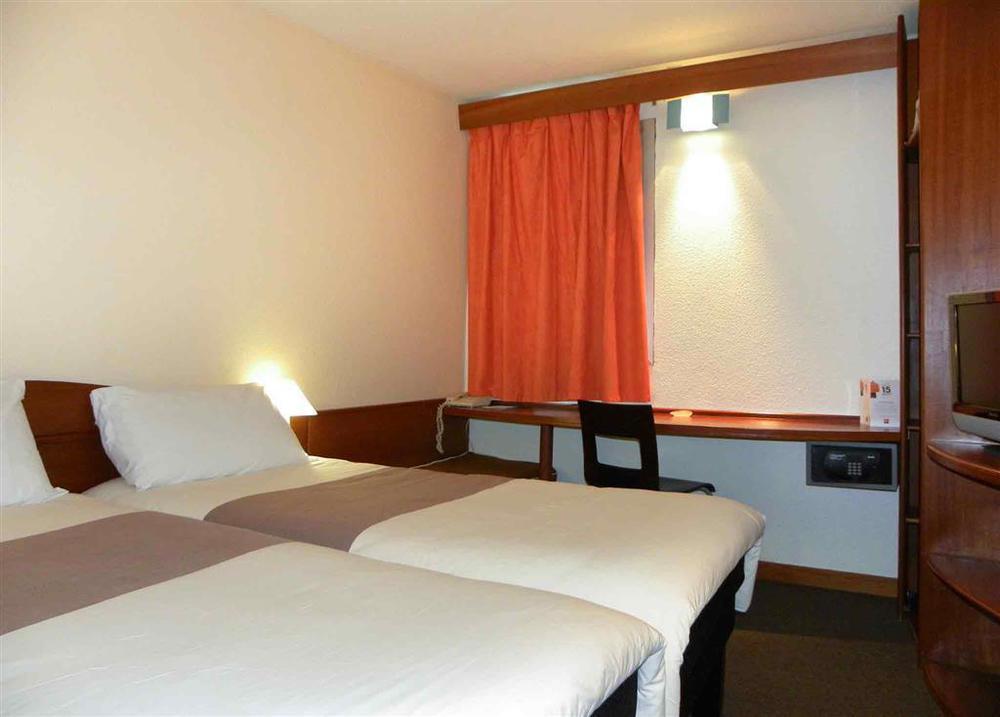 Ibis Douala Hotell Rum bild